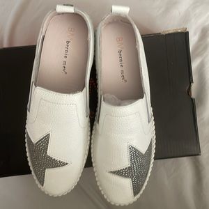 Bernie Mev white flats size 6 1/2